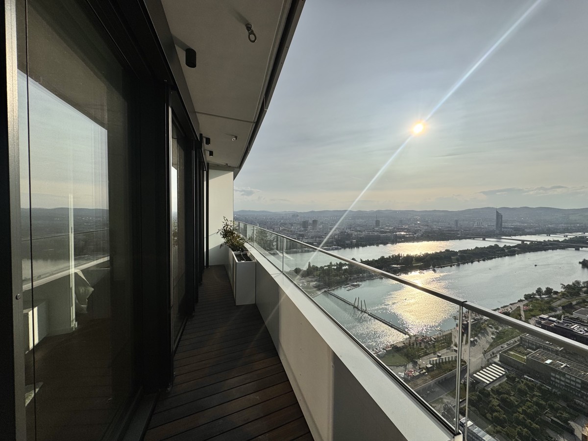 NEU! 42. Etage! Mbliert - Doorman, Gym, Pool UND den schnsten Ausblick auf Kahlenberg /  / 1220 Wien / Bild 3