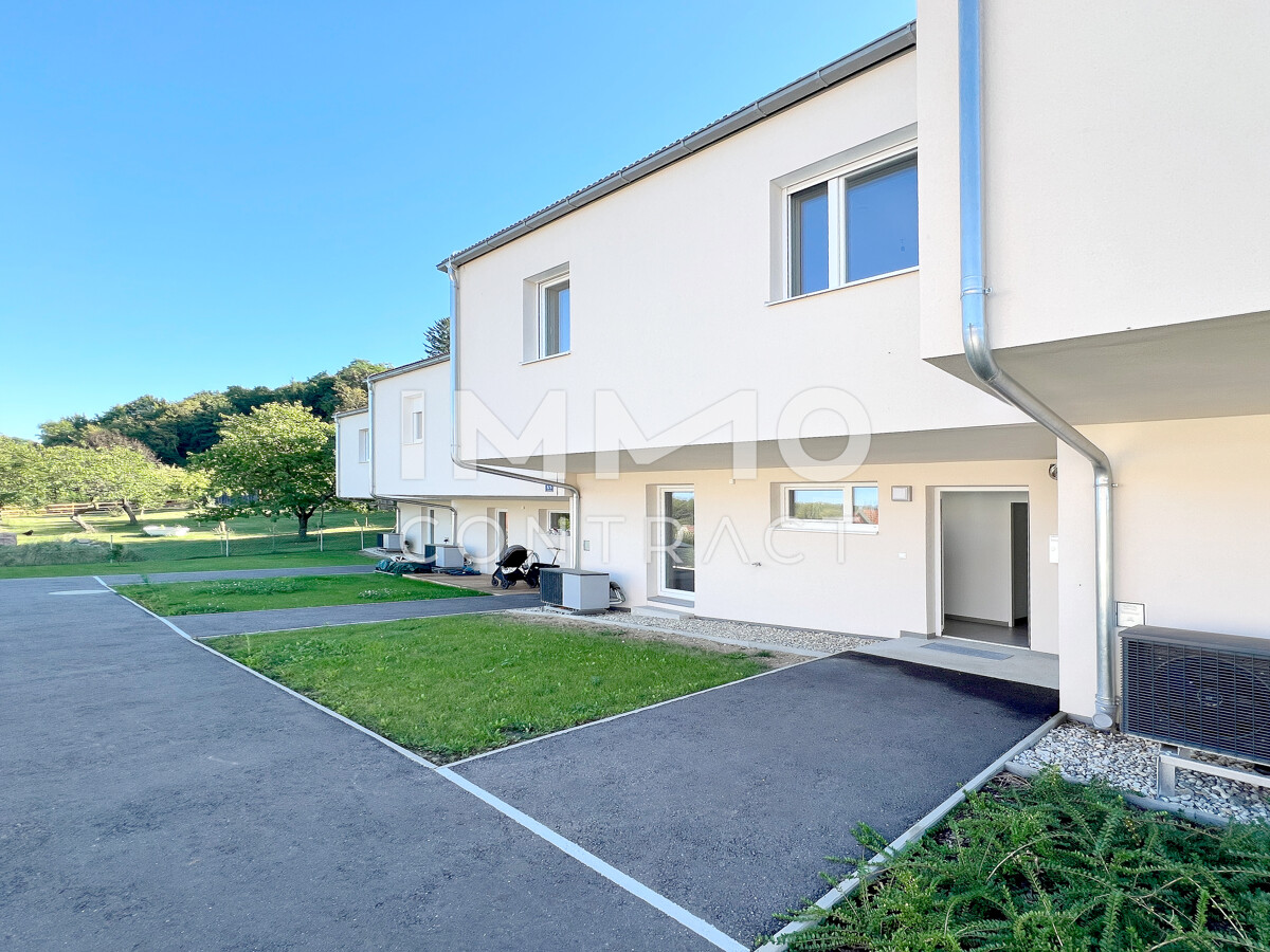 4ZI-REIHENHAUS mit NEBENGEBÄUDE (BÜRO) in Grünlage
Gefördert - keine Käuferprovision