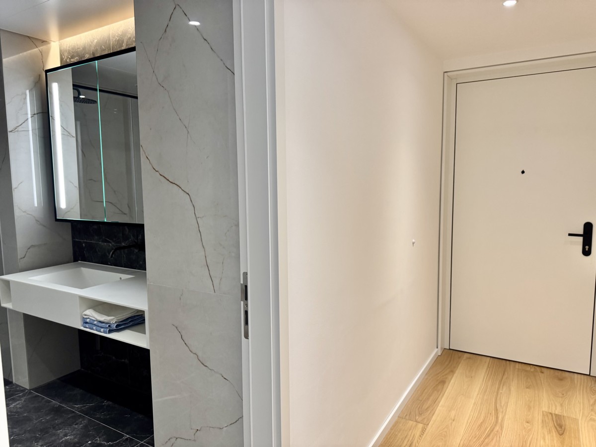 DANUBEFLATS. NEU - 30. Stock! Einmalig - Groe 2 Zimmer Wohnung. Wie im Urlaub - Elevate your Lifestyle /  / 1220 Wien / Bild 2