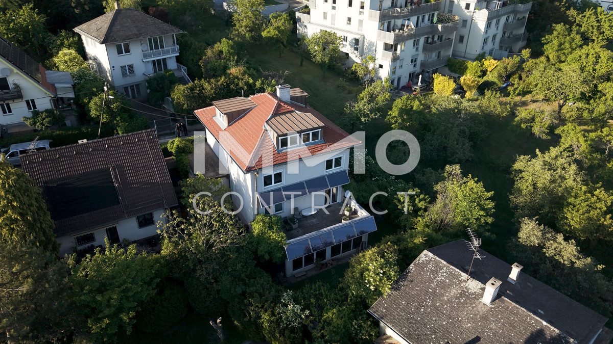 Zweifamilienhaus in schöner grüner Lage mit Swimming-Pool, Sauna.