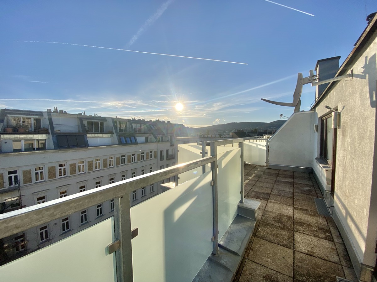 Familienhit! 4 Zimmer Dachgeschowohnung + Terrasse ohne Dachschrgen - 3 Bedroom apartment+ terrace
NEUER PREIS /  / 1140 Wien / Bild 13