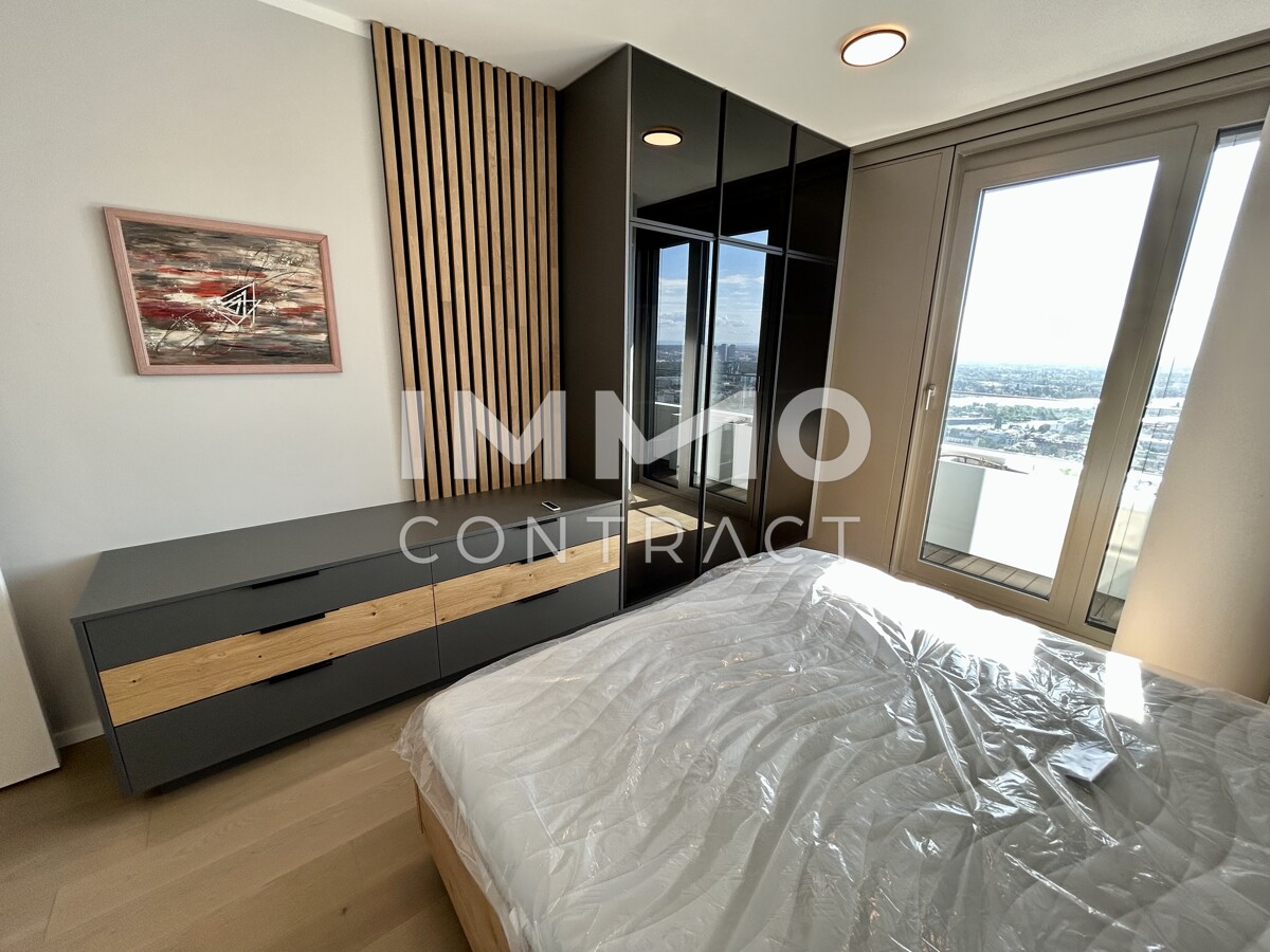 Mbliertes Apartment im 42. Stock mit Weitblick auf die Donau! Pool, Spa und Fitness inklusive! /  / 1220 Wien / Bild 1