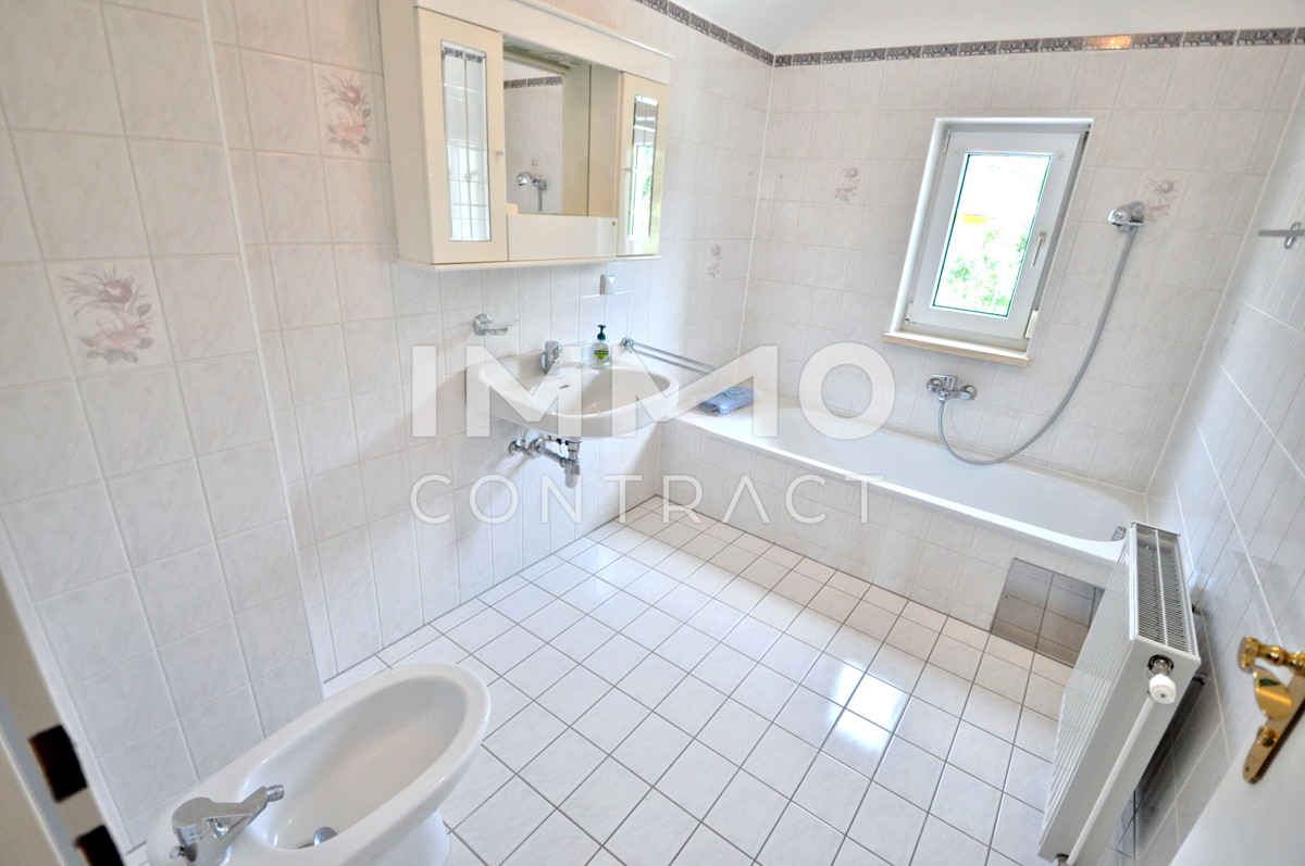 Gerumiges Haus mit groem Garten, Terrasse und groem Balkon, Garage  - Zentrale Ruhelage /  / 7423 Pinkafeld / Bild 11