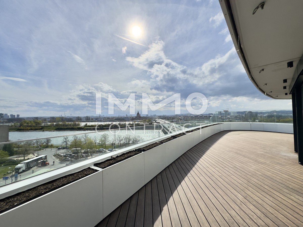 Sonnige Vierzimmer-Wohnung mit 105 m Balkon und Top-Ausstattung an der Neuen Donau /  / 1220 Wien / Bild 0