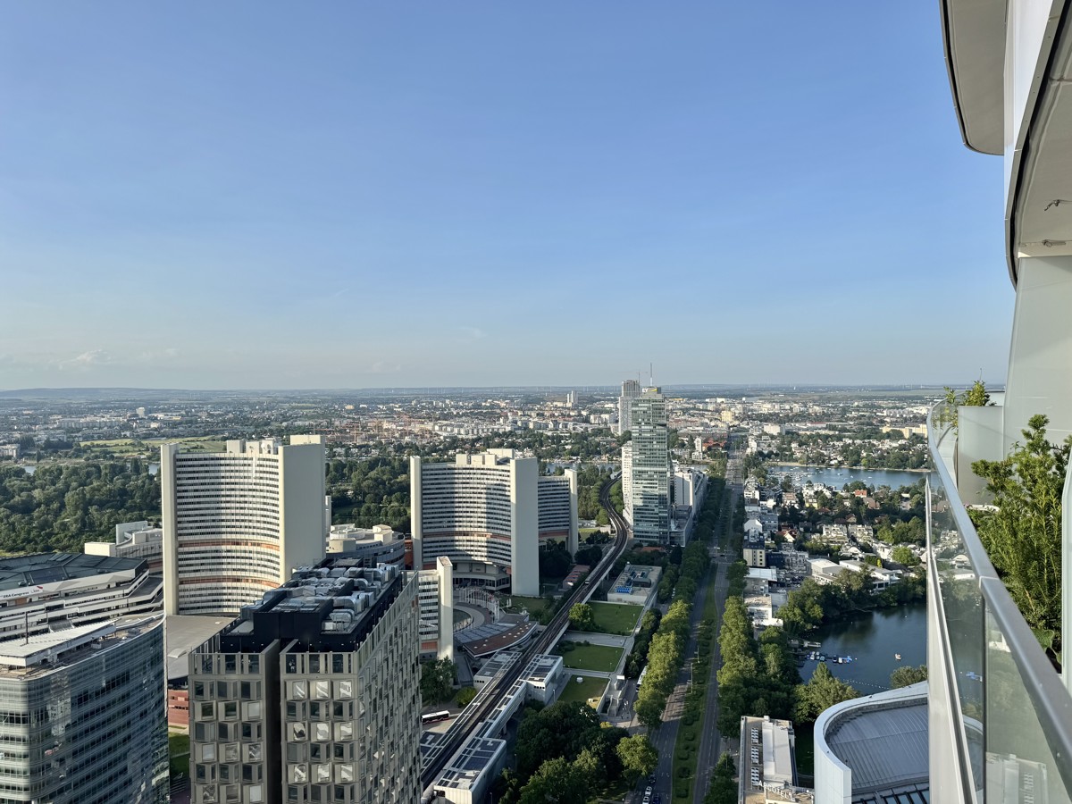 NEU! 42. Etage! Mbliert - Doorman, Gym, Pool UND den schnsten Ausblick auf Kahlenberg /  / 1220 Wien / Bild 4