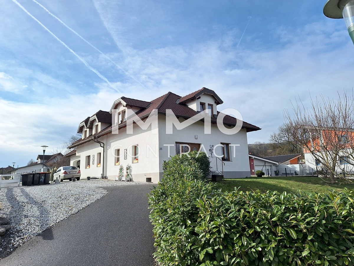 Wohnhaus mit Einliegerwohnung und Gartenhaus mit Donaublick