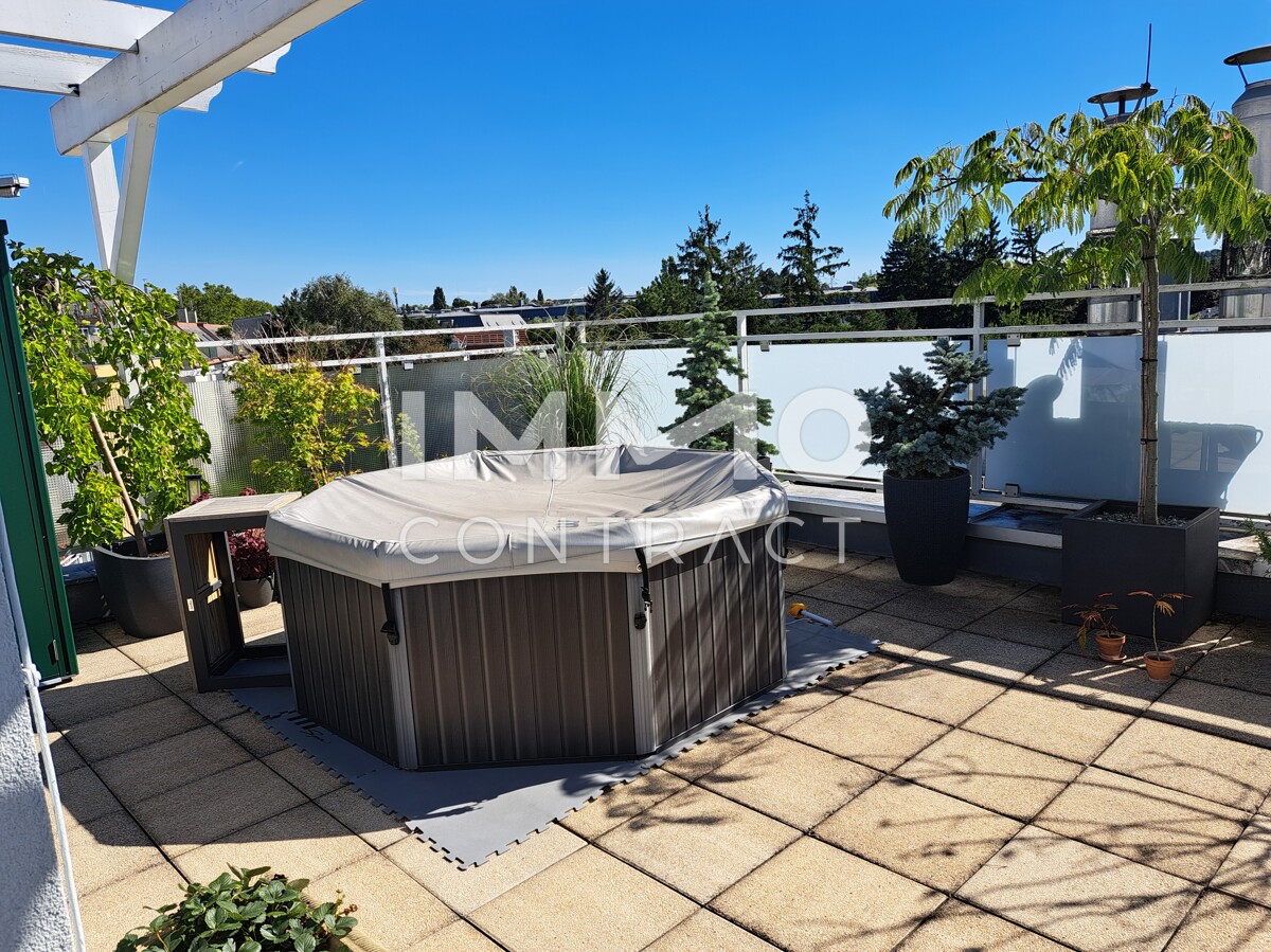 AUERGEWHNLICHE DACHGESCHOSSWOHNUNG mit XL- Terrasse und XL Garagenplatz- Topzustand- Top Preis in 1130 Wien ! /  / 1130 Wien / Bild 1