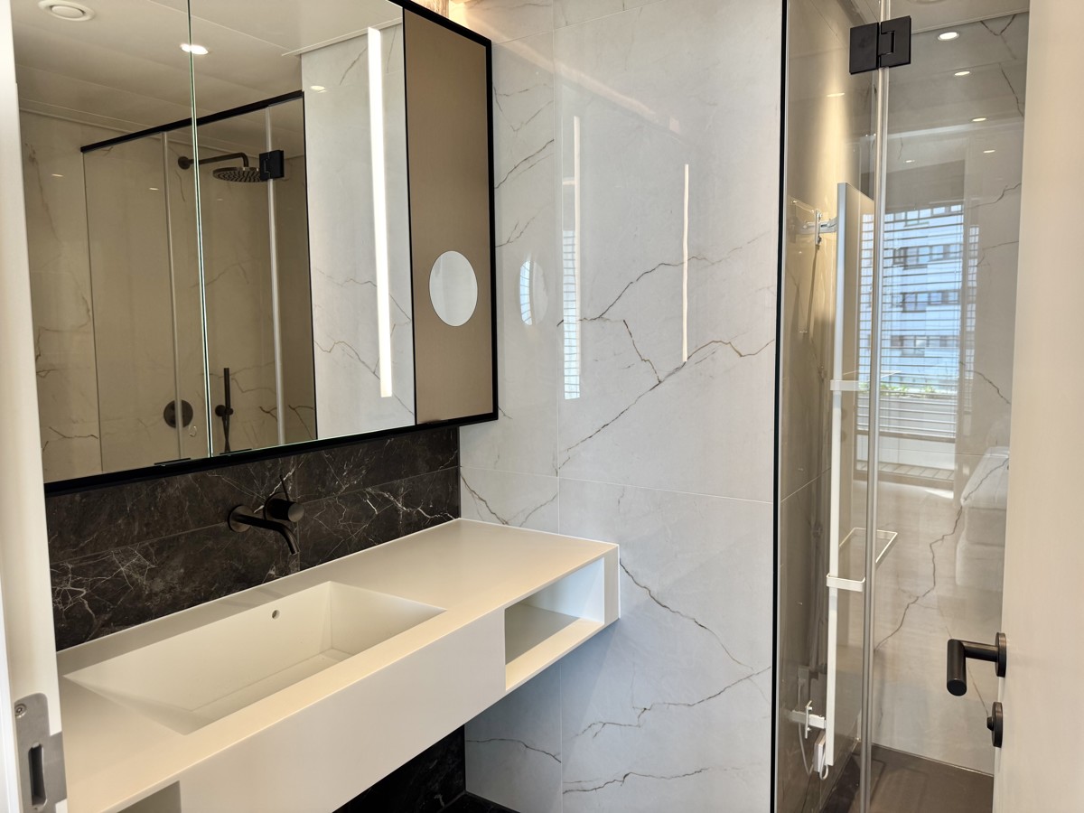 DANUBEFLATS - 45m2 Balkon inkl. Mblierung, Pool und Wellness Bereich - U1 vor der Tre! LUXUS LEBEN AM WASSER /  / 1220 Wien / Bild 4