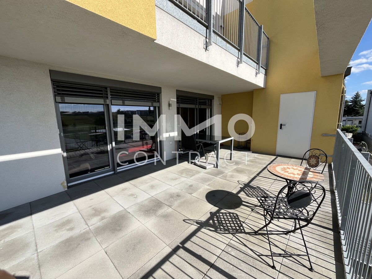Eine Wohnung fr Genieer mit groer Terrasse<br />
2 Autoabstellpltze