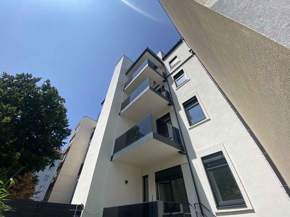 GRÜNBLICK  - Balkonwohnung mit 3 Zimmer - Altbau reloaded mit Wärmepumpe und Freifläche