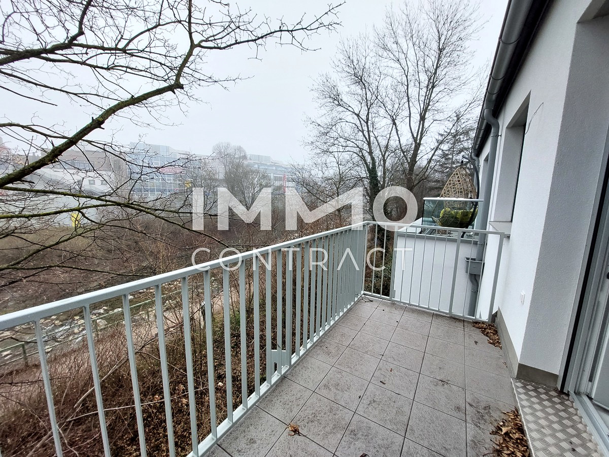 Der Frühling steht vor der Türe! Wunderschöne 2 Zimmer Wohnung mit Balkon und tollem Grünblick