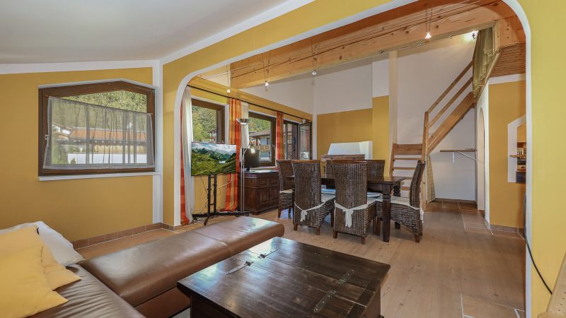 Dachgeschosswohnung mit schönem Ausblick / / 6373 Jochberg / Bild 7