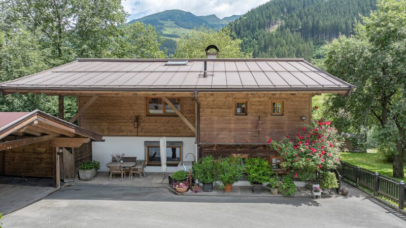 Tirolerhaus mit ber 3.800 m Grund in idyllischer Ruhelage /  / 6373 Jochberg / Bild 3