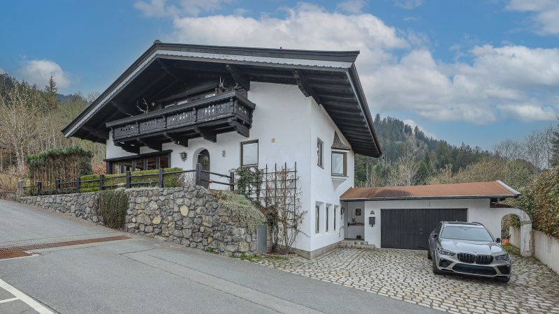 Einfamilienhaus am Fu�e des Hahnenkamm an der Skipiste