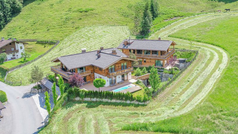 Luxus-Gartenwohnung mit Pool in absoluter Toplage