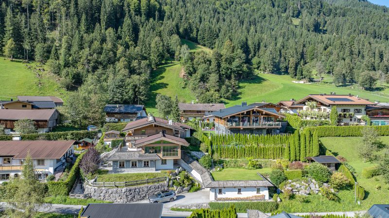 Exklusives Landhaus in traumhafter & unverbaubarer Aussichtslage /  / 6370 Kitzbhel / Bild 3
