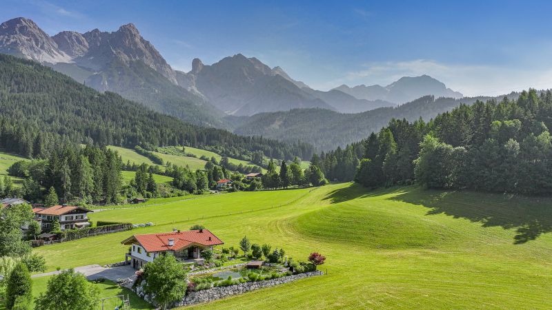 Exklusive Villa mit Schwimmteich in unverbaubarer Toplage