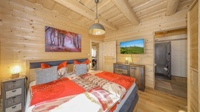 Blockhaus-Chalet mit traumhaftem Ausblick in idyllischer Ruhelage /  / 8443 Gleinsttten / Bild 9