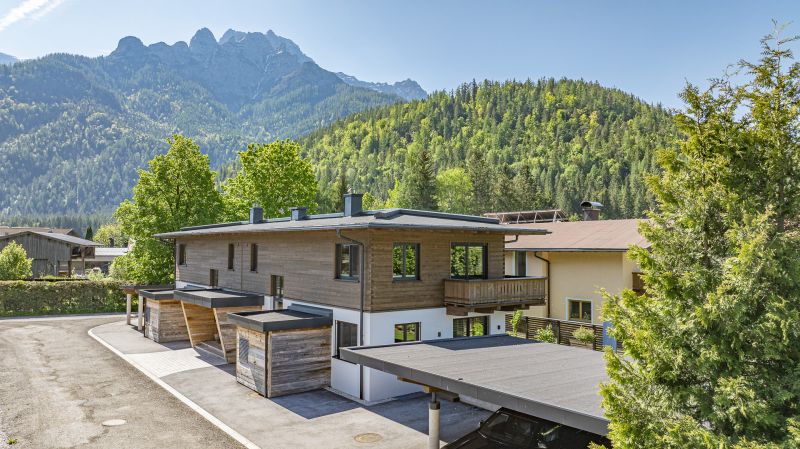 Exklusive Haushälfte in sonniger Ruhelage