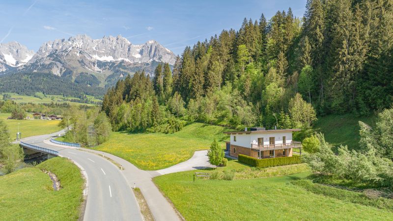 Modernes Mehrfamilienhaus in Alleinlage /  / 6372 Oberndorf in Tirol / Bild 1