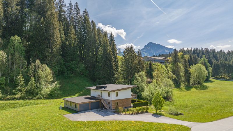 Modernes Mehrfamilienhaus in Alleinlage /  / 6372 Oberndorf in Tirol / Bild 2