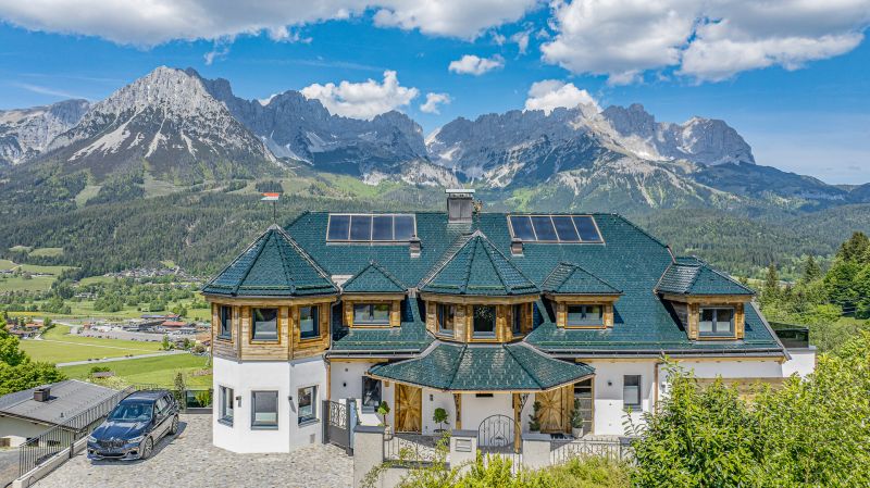 Luxusvilla in Top-Ruhelage mit unverbaubarem Kaiserblick / / 6352 Ellmau / Bild 2