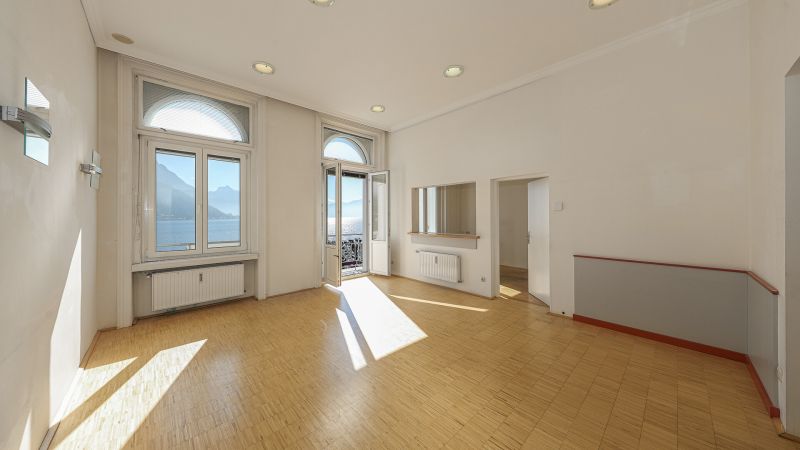 Freizeitwohnsitz-Altbaujuwel in erster Seereihe / / 4810 Gmunden / Bild 1