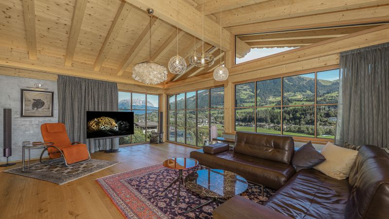 Exklusives Landhaus in traumhafter & unverbaubarer Aussichtslage / / 6370 Kitzbühel / Bild 2