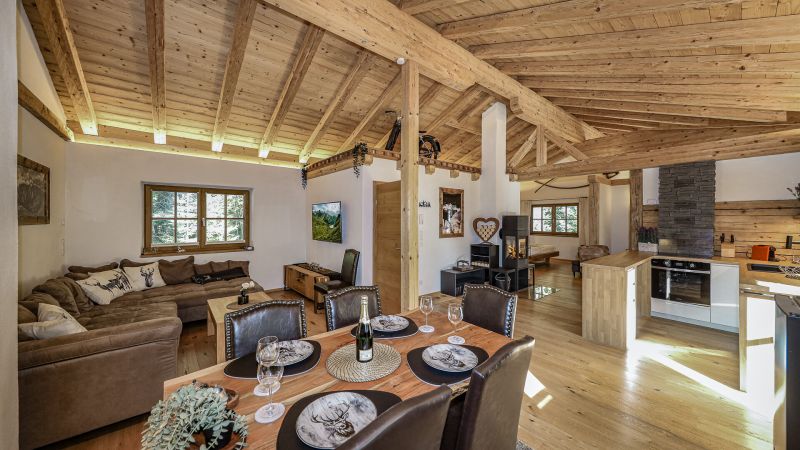 Exklusive Dachgeschosswohnung in idyllischer Lage / / 6372 Oberndorf in Tirol / Bild 0
