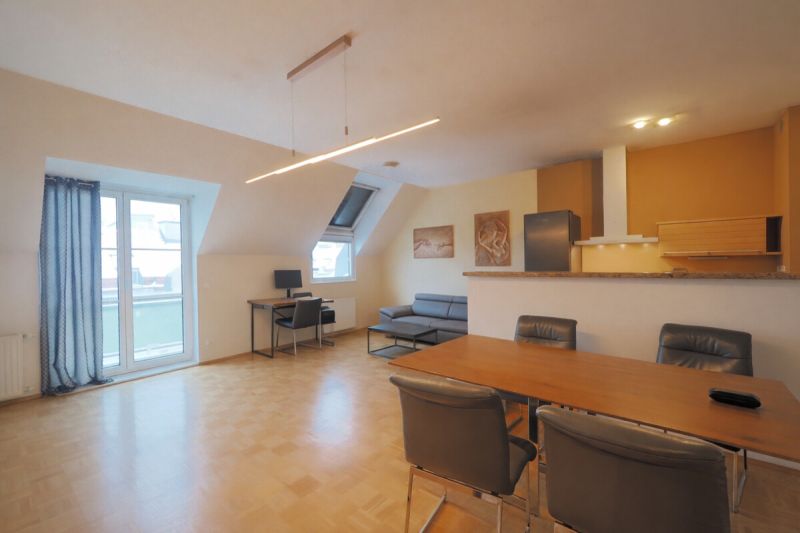 Erstklassige 3-Zi. Wohnung mit Balkon u. Dachterrasse, Gr�nruhelage und Top-Infrastruktur