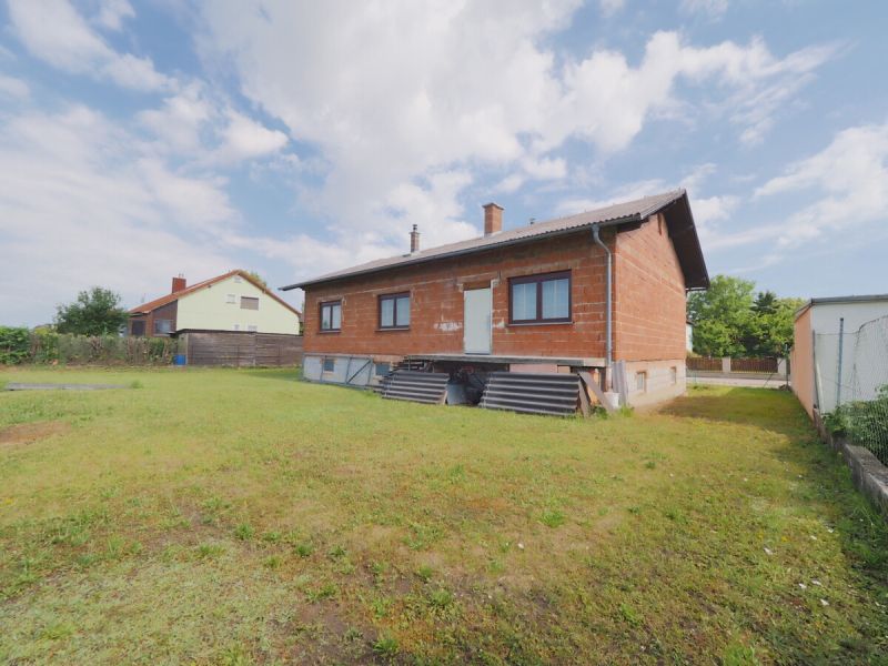 Gestalten statt sanieren ? Rohbau auf sonnigem Grundst�ck in Mannersdorf! /  / 2452&nbsp;Mannersdorf am Leithagebirge / Bild 0