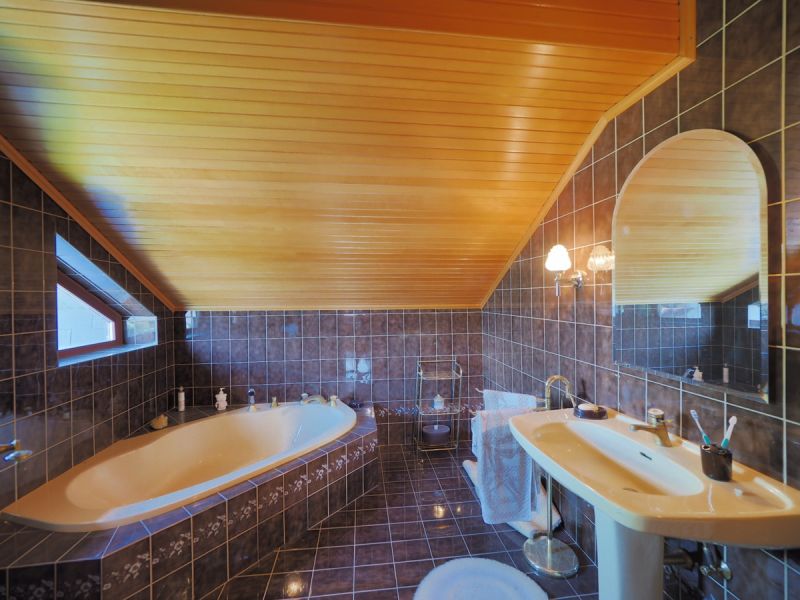 Einfamilienhaus mit groem Garten, Pool und Garage in ruhiger Lage von Berndorf, Bezirk Baden /  / 2560 Berndorf / Bild 1
