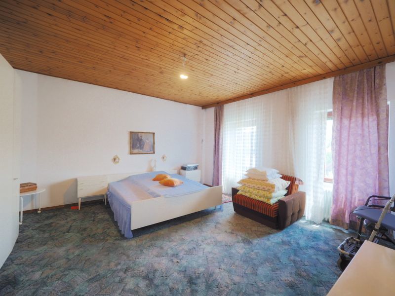 charmantes Einfamilienhaus mit groen Garten /  / 2560 Berndorf St. Veit / Bild 8