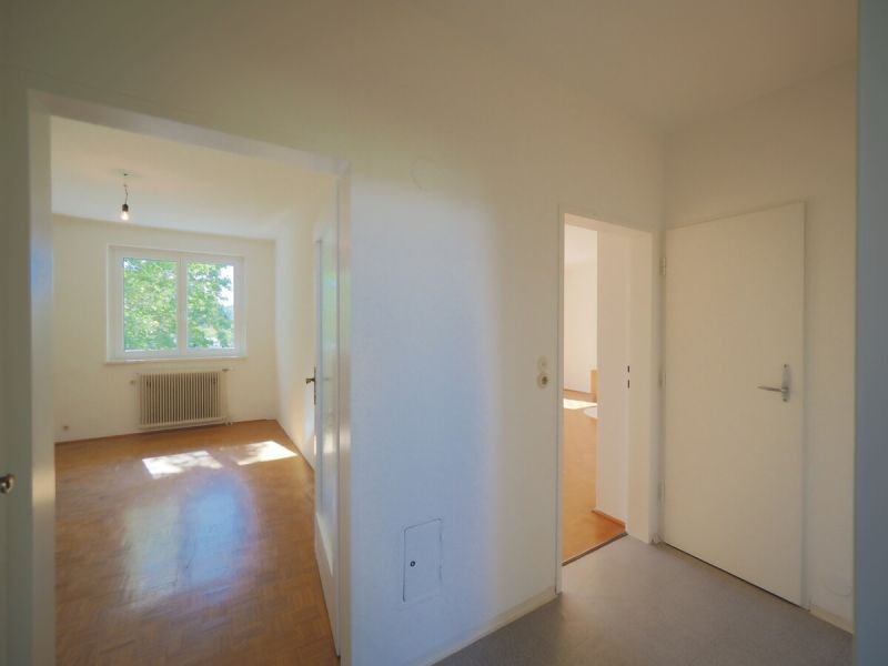 3 Zimmer, Loggia & ca. 70 m² ? Wohnung mit Entwicklungspotenzial in Maria Enzersdorf! / / 2344 Maria Enzersdorf / Bild 1