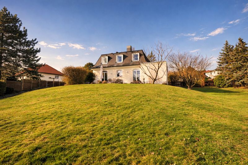 Exklusive Villa am Brunner Berg ? Großzügiges Wohnen auf Traumgrundstück in absoluter Ruhelage!