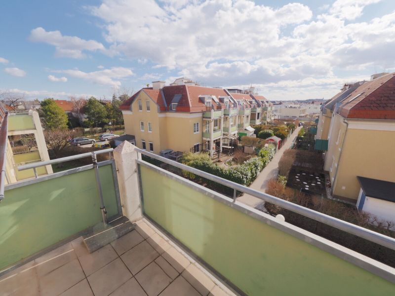 Erstklassige 3-Zi. Wohnung mit Balkon u. Dachterrasse, Grünruhelage und Top-Infrastruktur