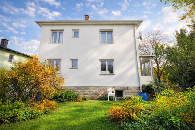 Zeitloses Einfamilienhaus (general-sanierungsbedürftig) auf großem Grundstück in schönem Wohngebiet / / 2500 Baden / Bild 2