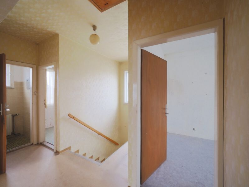 Zeitloses Einfamilienhaus (general-sanierungsbedürftig) auf großem Grundstück in schönem Wohngebiet / / 2500 Baden / Bild 1