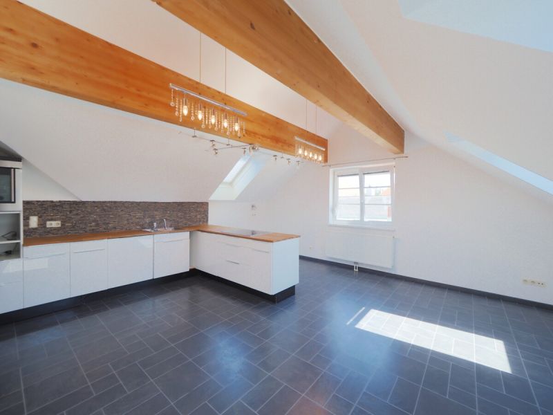 Zentrumsnah - Helle 3-Zimmer-Wohnung mit gro�z�giger Dachterrasse in ruhiger Innenhoflage