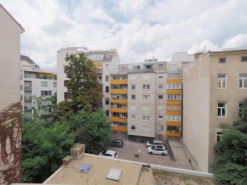 3 Zimmer 85 m inklusive Loggia mit Hofblick! /  / 1060 Wien / Bild 1