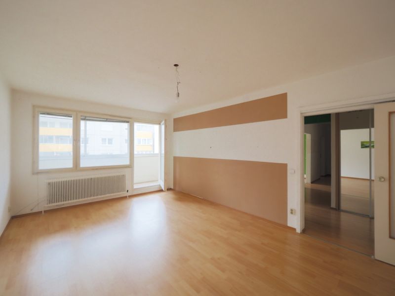 3 Zimmer 85 m² inklusive Loggia mit Hofblick!