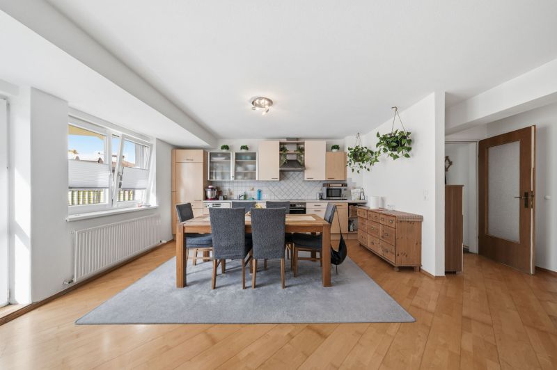 Gro�z�gige 3-Zimmer-Wohnung mit Balkon und �berdachtem Autoabstellplatz in Imst /  / 6460&nbsp;Imst / Bild 1