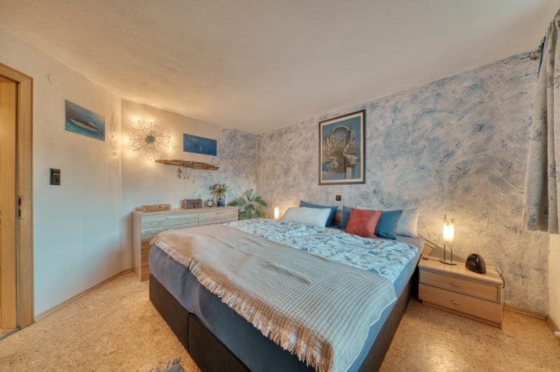 Einmalige Gelegenheit fr Grofamilien! 2 Huser, 3 Wohneinheiten u. ein Grundstck mit viel Garten! /  / 6060 Hall in Tirol / Bild 9