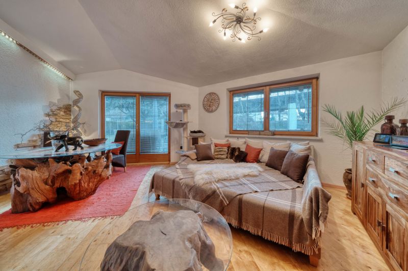 Einmalige Gelegenheit fr Grofamilien! 2 Huser, 3 Wohneinheiten u. ein Grundstck mit viel Garten! /  / 6060 Hall in Tirol / Bild 2