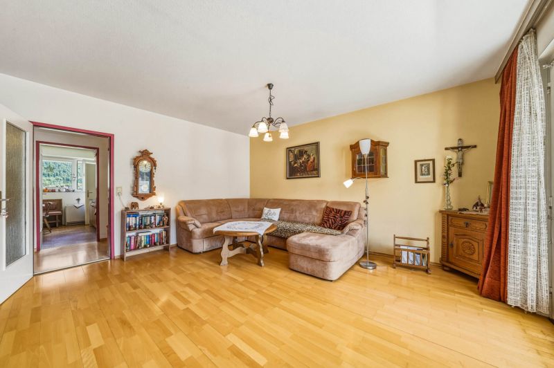 Ihr neues Zuhause in Völs! Gut geschnittene drei Zimmer Wohnung mit sonniger Loggia & KFZ-Stellplatz / / 6176 Völs / Bild 1