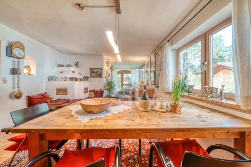 Tirolerhaus mit großem Garten, Pool und Baugrund ? attraktive Lage in Scharnitz-Gießenbach