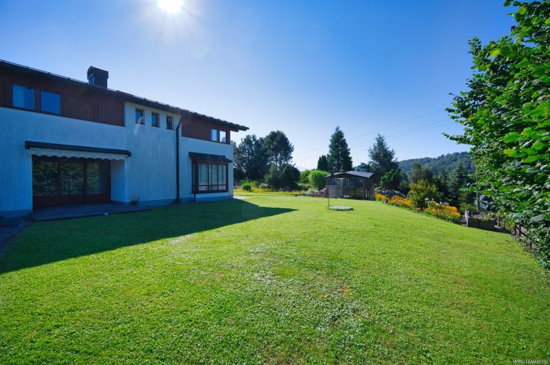 Exklusivit�t und Privatsph�re pur auf 2.610 m2 Grundfl�che! Von der Terrasse in den Schwimmteich. /  / 4840&nbsp;V�cklabruck / Bild 7