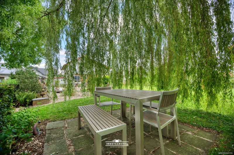 Viel Platz in beliebter Wohngegend, der Attersee nicht weit und riesiger Traumgarten! /  / 4863 Seewalchen / Bild 2
