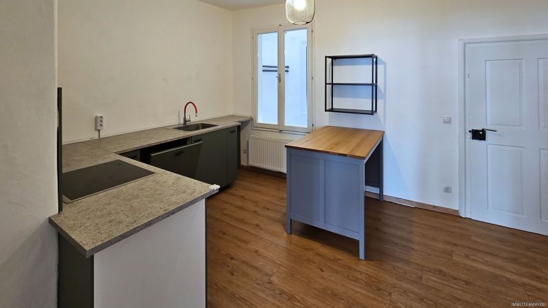 Urbanes Wohnen - alles in der N�he. Sch�ner Altbau mit Blick auf denkmalgesch�tzten Stadtplatz. Lift, Fernw�rme, Internet. Auch als B�ro nutzbar. /  / 4840&nbsp;V�cklabruck / Bild 2