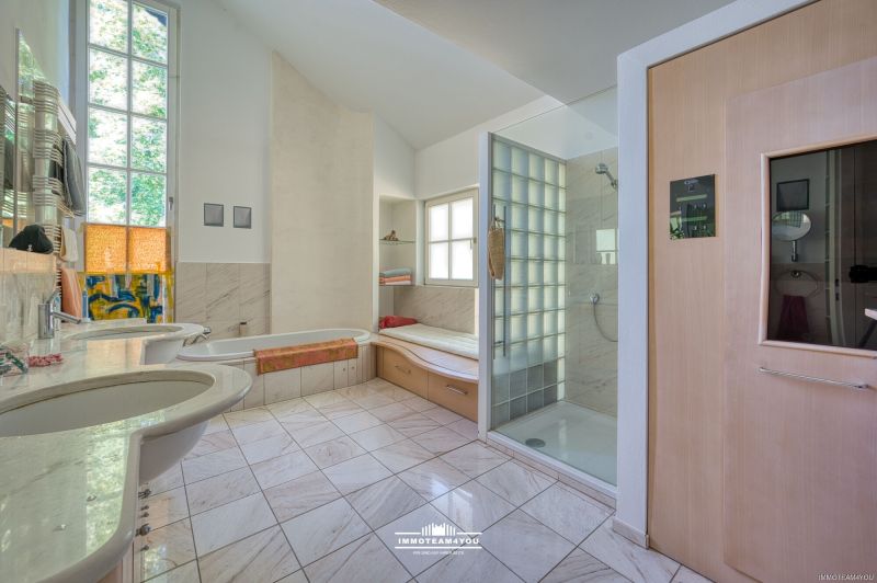 Der Traum k�nnte wahr werden-gro�z�gige Liegenschaft mit herrlichem Blick auf den Attersee und Schloss Kammer! /  / 4863&nbsp;Seewalchen / Bild 4